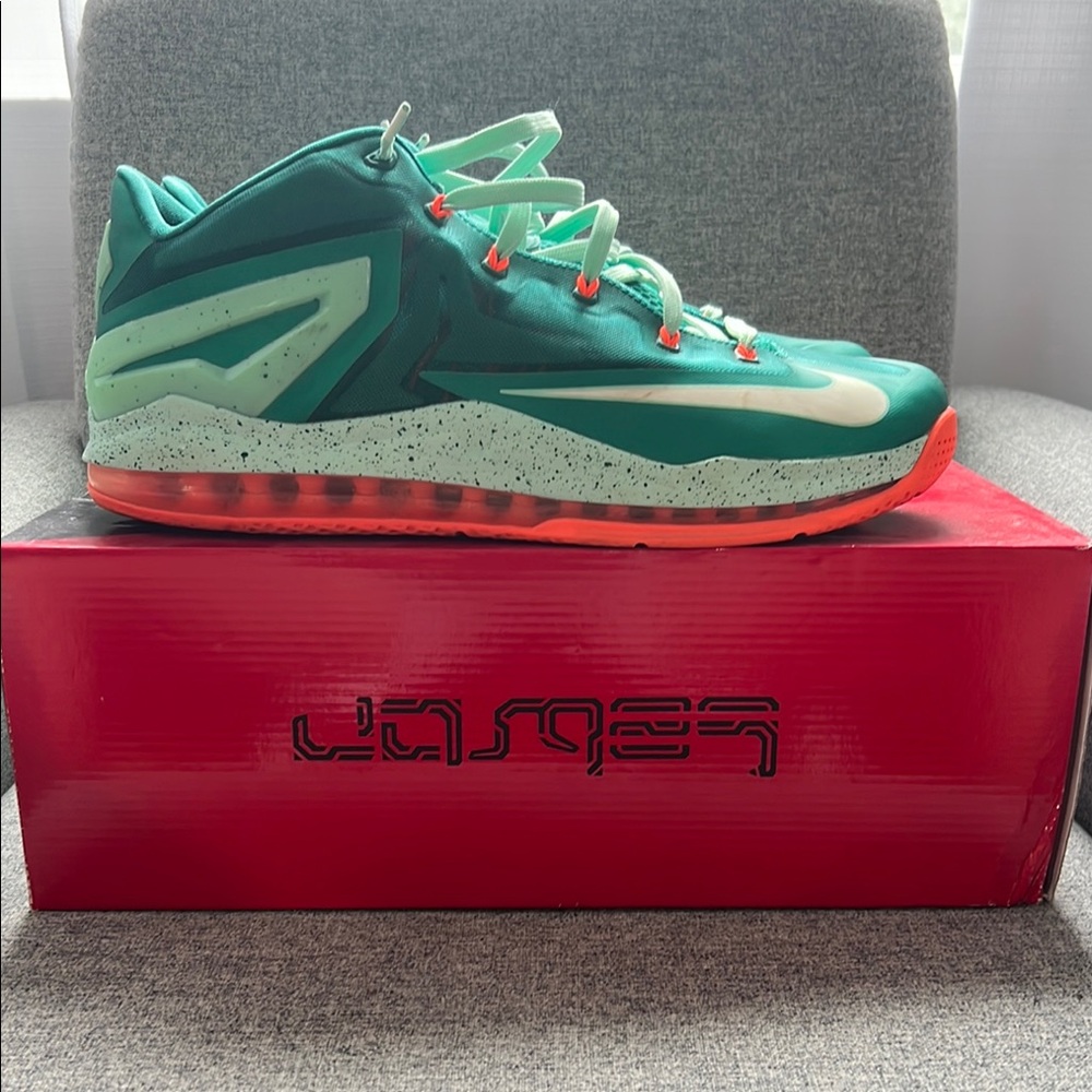Men’s Nike size 15 LeBron 11 low